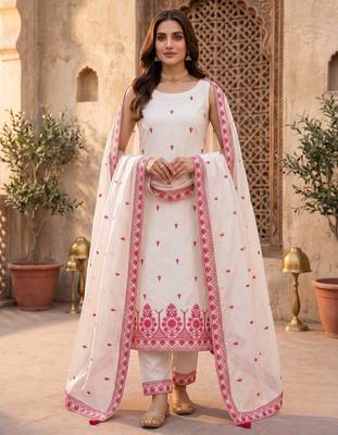 White & pink embroidered kurta pant set with maska cotton silk dupatta 2