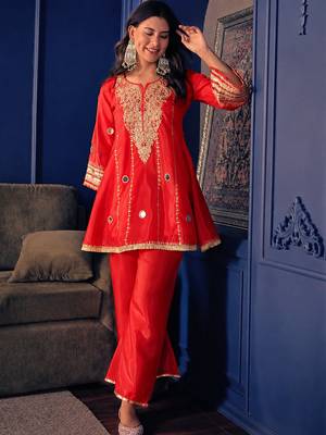 Red silk blend crepe kurta pant set with handwork 1