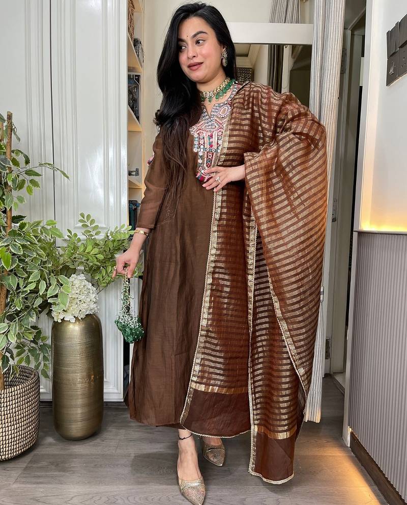 Chocolate chanderi kurta pant set with jacquard dupatta