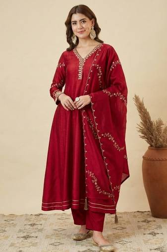 Maroon vichitra silk blend kurta pant set with dupatta