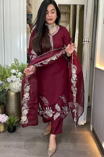 Wine chanderi embroidered kurta set with organza dupatta