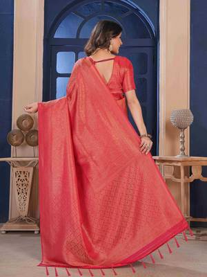 Red Zari Woven Kanjivaram Soft Silk Blend Saree With Stitched Blouse 4