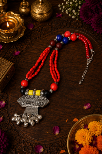 Vintage inspired statement pendant necklace