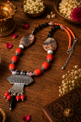 Contemporary boho beaded necklace design 2