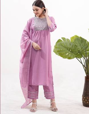 Lilac vertical silk blend embroidered kurta pant set with banarasi dupatta 1