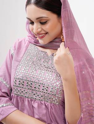 Lilac vertical silk blend embroidered kurta pant set with banarasi dupatta 4