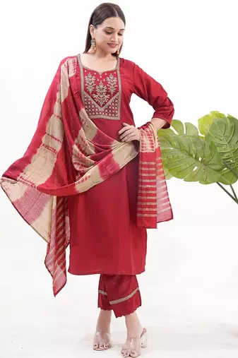 Red roman silk blend embroidered kurta pant set with banarasi dupatta