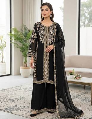 Black roman kurta palazzo set with organza dupatta 1