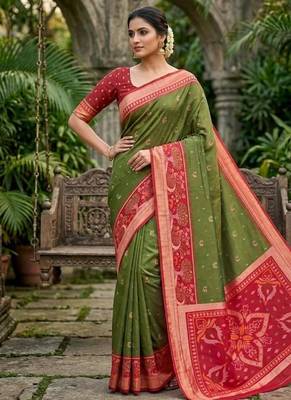 Mehendi color pochampally silk blend ikkat pattern zari woven border sarees 4
