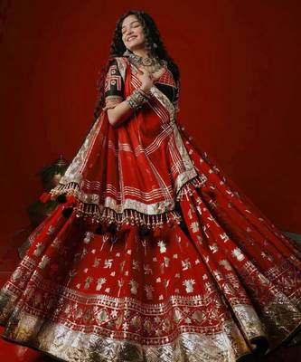 Red Foil print With Lampi lace Border Crepe Lahenga Choli Set 4