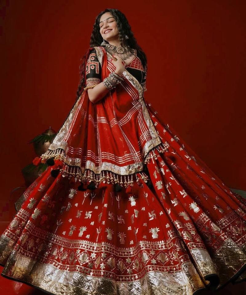 Red Foil print With Lampi lace Border Crepe Lahenga Choli Set