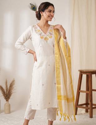 White floral embroidered cotton kurti pant set with yellow border dupatta 2