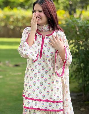 Off white cotton floral printed kurta set with farshi pant and dupatta 2