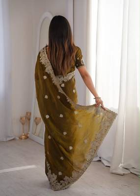 Mehendi silk blend embroidered saree with thread work 3
