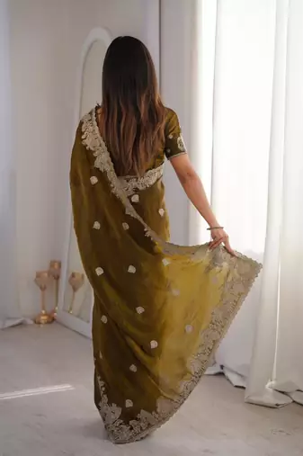 Mehendi silk blend embroidered saree with thread work