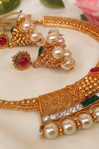 Multicolor necklace set with pearls