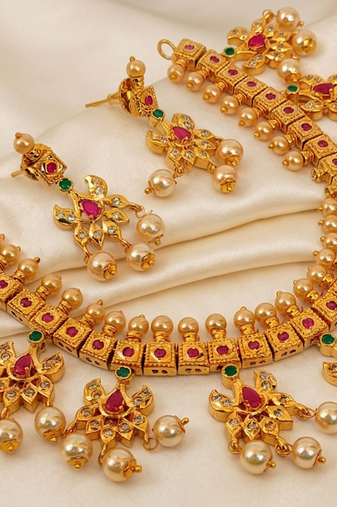Guttapoosalu necklace set with rubies