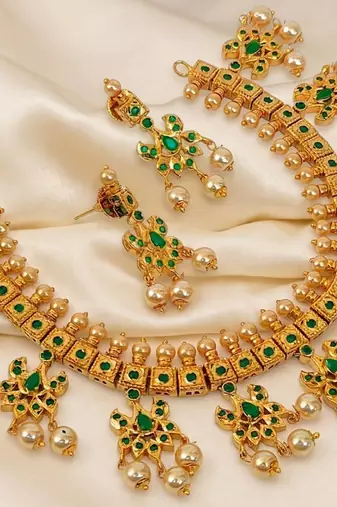 Green color guttapoosalu necklace set