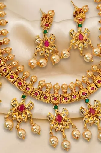 Guttapoosalu necklace set with rubies