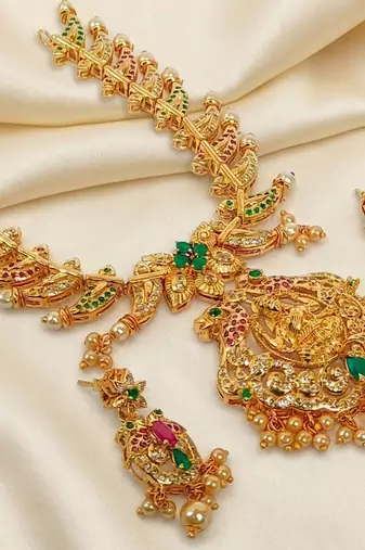 emeralds temple jewellery
