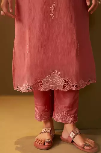 Women Floral Embroidered Regular Thread Work Kurta with Trousers & With Dupatta
