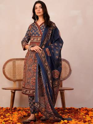 Women Ethnic Motifs Printed Angrakha Pure Cotton Kurta with Trousers & With Dupatta 6