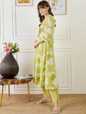 Women Floral Printed A-Line Pure Cotton Kurta Set 4