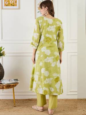 Women Floral Printed A-Line Pure Cotton Kurta Set 7