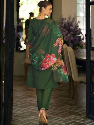 Women Floral Embroidered Regular Thread Work Kurta with Trousers & With Dupatta 4