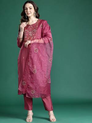 Floral Embroidered Kurta with Trousers & Dupatta 5