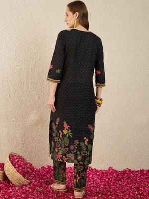 Floral Printed Thread Work Pure Cotton Straight Kurta With Trousers 4