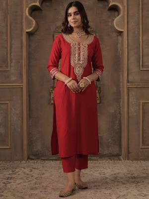 Ethnic Motifs Yoke Design Notch Neck Sequinned Straight Kurta With Trousers 1
