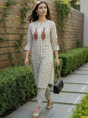 Women Printed Regular Pure Cotton Kurta with Trousers 1