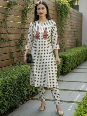 Women Printed Regular Pure Cotton Kurta with Trousers 6