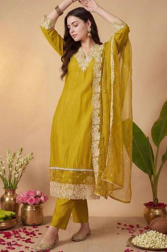 Women Ethnic Motifs Embroidered Regular Thread Work Kurta with Trousers & With Dupatta