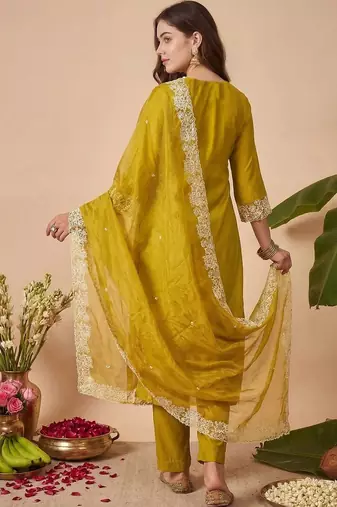 Women Ethnic Motifs Embroidered Regular Thread Work Kurta with Trousers & With Dupatta