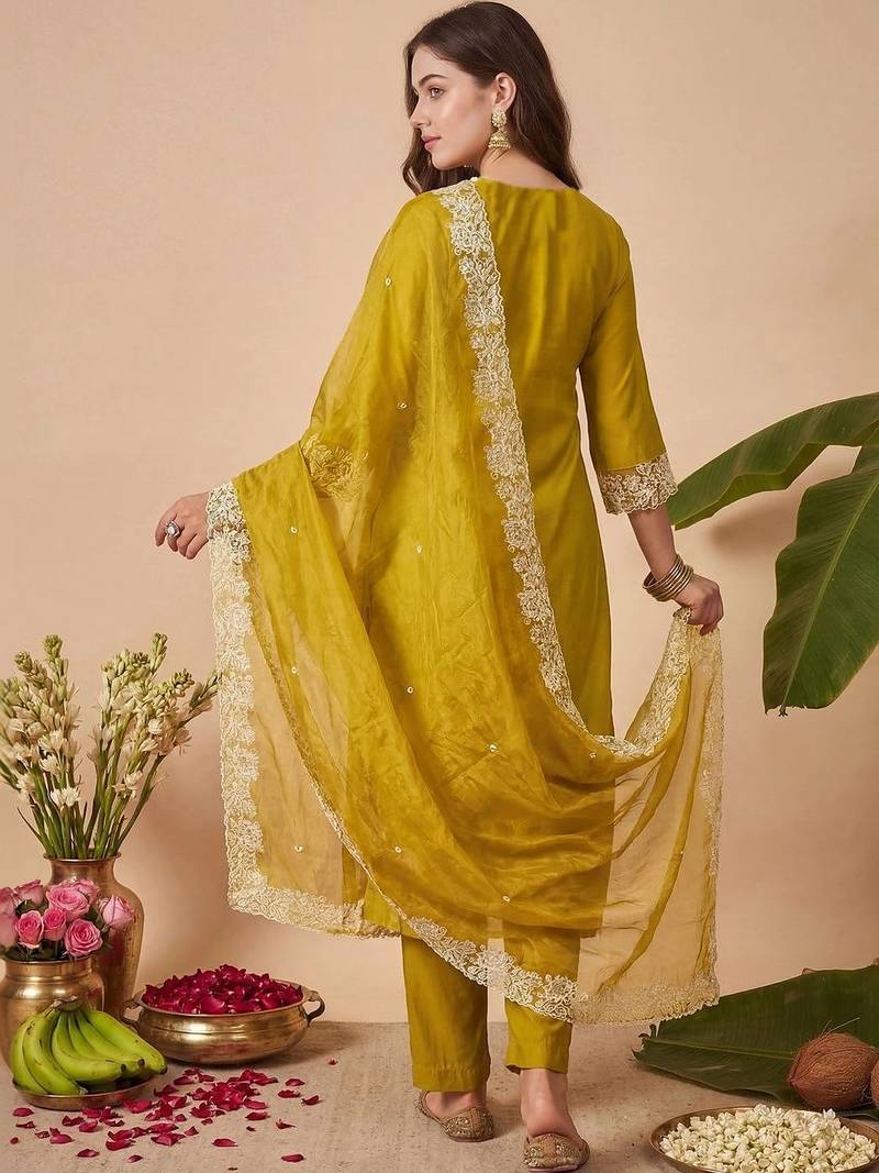 Women Ethnic Motifs Embroidered Regular Thread Work Kurta with Trousers & With Dupatta
