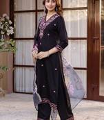 Women Floral Embroidered Regular Thread Work Kurta with Palazzos & With Dupatta