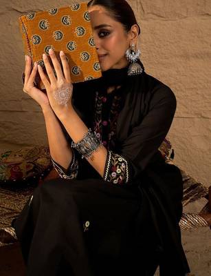 Ethnic Motifs Thread Work Pure Cotton A-Line Kurta & Trousers with Dupatta 3