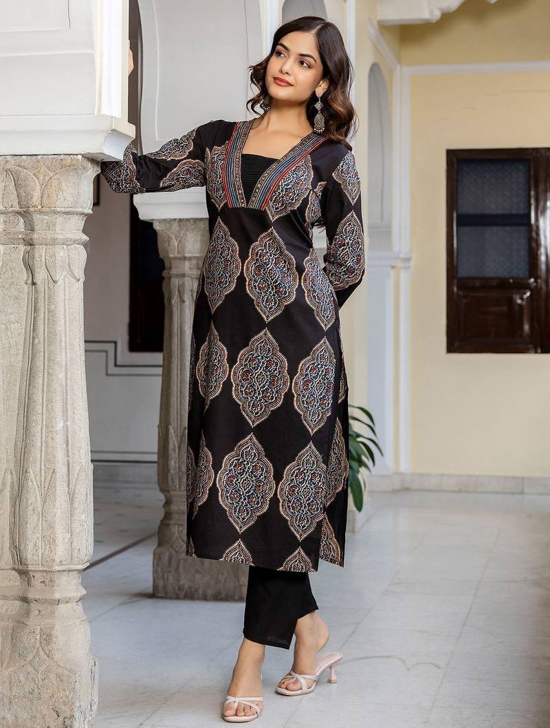 Women Ethnic Motifs Printed Regular Mirror Work Pure Cotton Kurta with Trousers