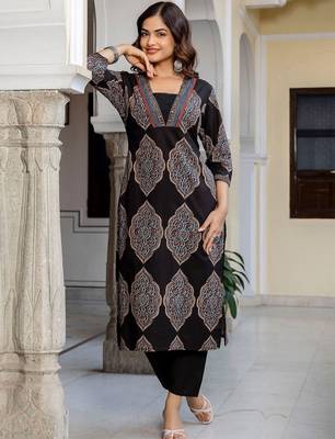 Women Ethnic Motifs Printed Regular Mirror Work Pure Cotton Kurta with Trousers 2