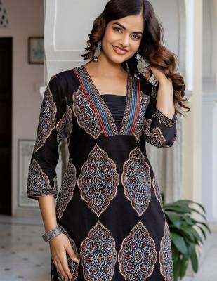 Women Ethnic Motifs Printed Regular Mirror Work Pure Cotton Kurta with Trousers 3