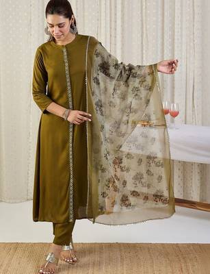 Ethnic Motifs Band Collar Thread Work Kurta With Trousers & Dupatta 1