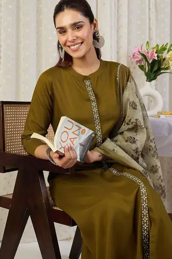 Ethnic Motifs Band Collar Thread Work Kurta With Trousers & Dupatta