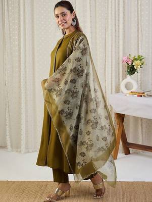 Ethnic Motifs Band Collar Thread Work Kurta With Trousers & Dupatta 5