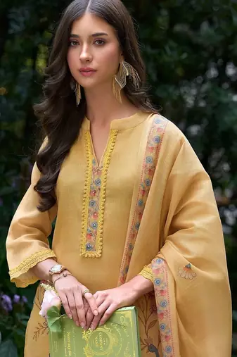 Women Floral Printed Regular Thread Work Linen Kurta with Trousers & With Dupatta