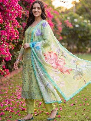 Women Floral Embroidered Regular Thread Work Kurta with Trousers & With Dupatta 3
