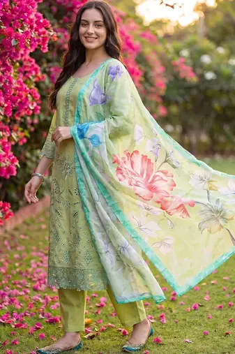 Women Floral Embroidered Regular Thread Work Kurta with Trousers & With Dupatta