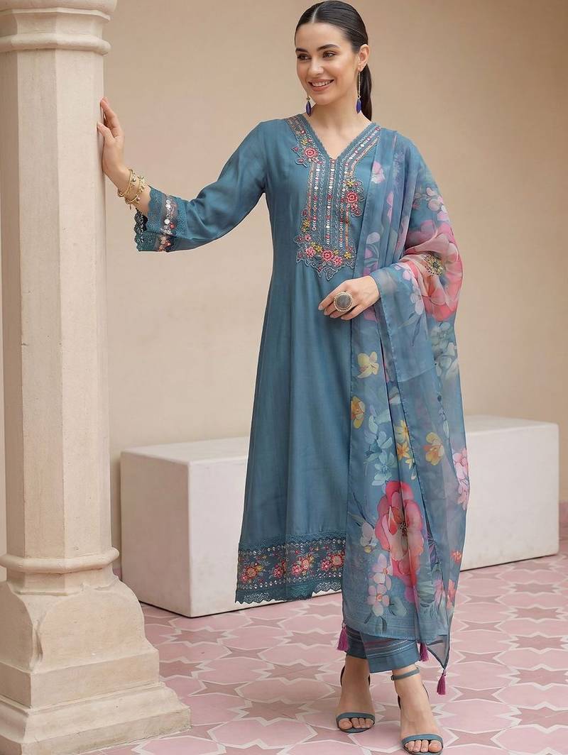 Women Floral Embroidered Regular Mirror Work Kurta with Trousers & With Dupatta