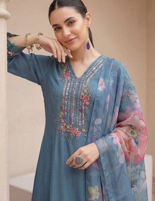 Women Floral Embroidered Regular Mirror Work Kurta with Trousers & With Dupatta 2